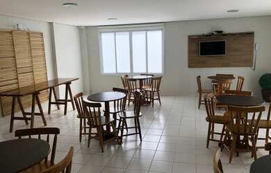 Imagem: O apartamento possui 2 Dormitórios, 1 Banheiro, 1 Vaga na garagem