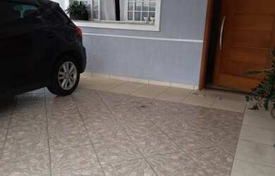 Imagem: A casa possui 3 Dormitórios, 3 Banheiros, 3 Vagas na garagem