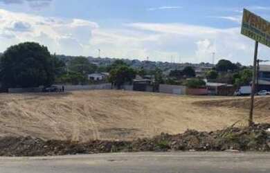 Imagem: O terreno possui 4.800m² de Área e está localizado em Flores