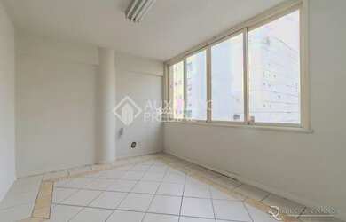 Imagem: O depósito possui 115m² de Área e está localizado em Centro