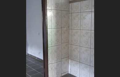 Imagem: A casa possui 2 Dormitórios, 1 Banheiro e está localizado