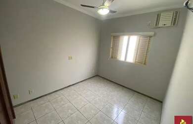 Imagem 15: Casa de condomínio térrea para aluguel possui 236 metros quadrados com...