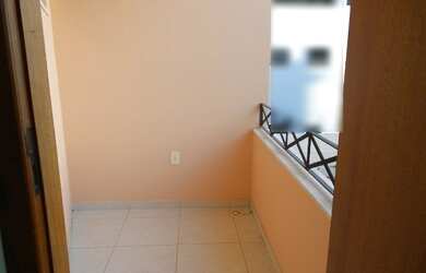 Imagem: A casa possui 2 Dormitórios, 3 Banheiros, 1 Vaga na garagem