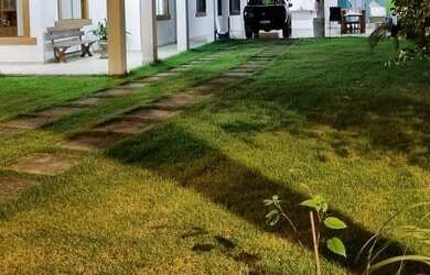 Imagem: A casa possui 4 Dormitórios, 4 Banheiros, 5 Vagas na garagem