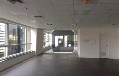 Imagem: O depósito possui 5 Vagas na garagem, 531m² de Área e está