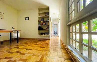 Imagem: A casa possui 3 Dormitórios, 3 Banheiros, 5 Vagas na garagem