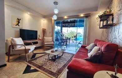 Imagem: A casa possui 5 Dormitórios, 1 Banheiro, 4 Vagas na garagem