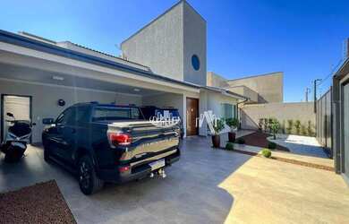 Imagem: A casa possui 3 Dormitórios, 3 Banheiros, 4 Vagas na garagem