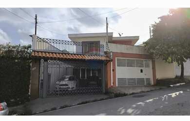 Imagem: A casa possui 3 Dormitórios, 4 Banheiros e 158m² de Área