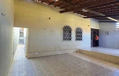 Imagem 2: Alugo casa de 3 quartos - subida - 2 ruas acima SMTT