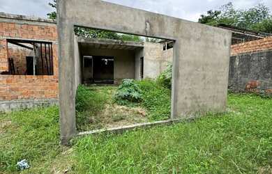 Imagem: A casa em condomínio possui 4 Dormitórios, 3 Banheiros e 2