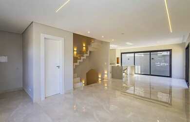 Imagem: A casa em condomínio possui 3 Dormitórios, 4 Banheiros, 2