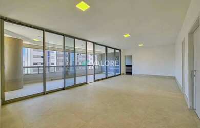 Imagem: O apartamento possui 4 Dormitórios, 5 Banheiros, 4 Vagas na