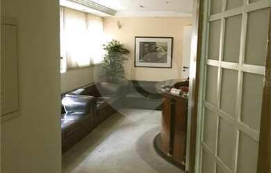 Imagem: O depósito possui 2 Vagas na garagem, 46m² de Área e está