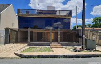 Imagem: A casa possui 3 Dormitórios, 1 Banheiro, 3 Vagas na garagem