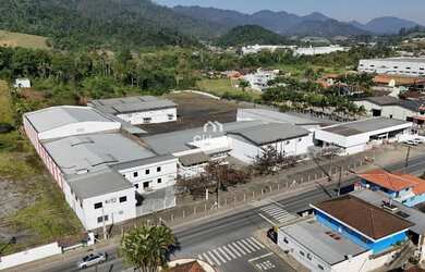 Imagem: O depósito possui 5.450m² de Área e está localizado em