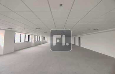 Imagem: O depósito possui 5 Vagas na garagem, 533m² de Área e está