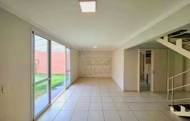 Imagem: A casa em condomínio possui 3 Dormitórios, 2 Banheiros, 4