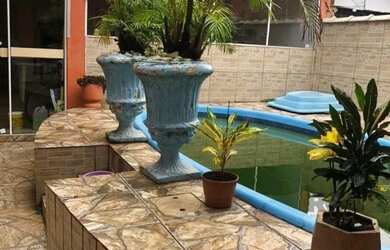 Imagem: A casa possui 3 Dormitórios, 3 Banheiros, 3 Vagas na garagem