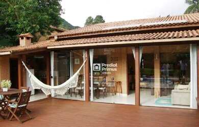 Imagem: A casa possui 3 Dormitórios, 1 Banheiro, 2 Vagas na garagem