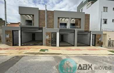 Imagem: A casa à venda possui 3 Dormitórios, 3 Banheiros, 2 Vagas