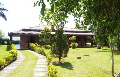 Imagem: A casa em condomínio possui 3 Dormitórios, 3 Banheiros, 5