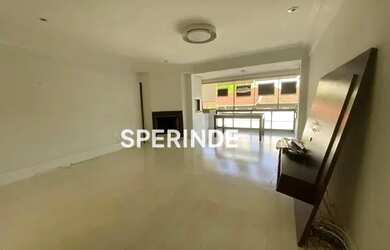 Imagem: O apartamento possui 3 Dormitórios, 1 Banheiro, 1 Vaga na garagem