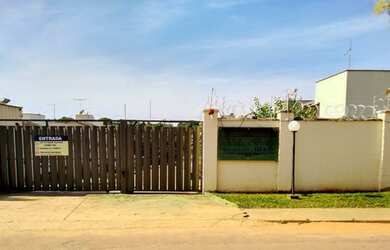 Imagem: A casa em condomínio possui 3 Dormitórios, 2 Banheiros, 2