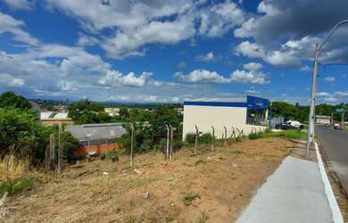 Imagem: O terreno possui 651m² de Área, Imóvel novo e está localizado