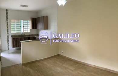 Imagem: A casa possui 1 Dormitório, 3 Banheiros, 2 Vagas na garagem