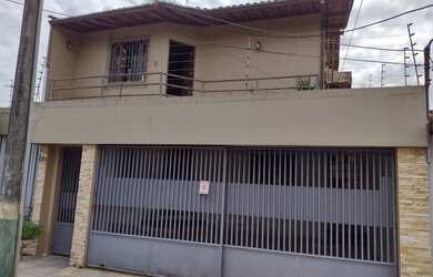 Imagem: A casa possui 4 Dormitórios, 4 Banheiros, 3 Vagas na garagem