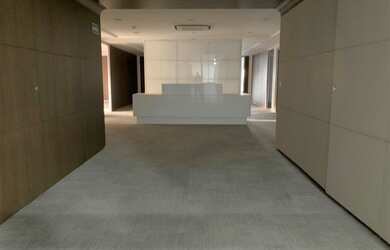 Imagem: O depósito possui 5 Vagas na garagem, 400m² de Área e está