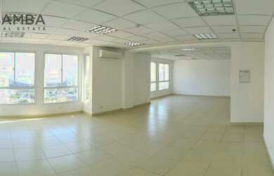 Imagem: O depósito possui 2 Vagas na garagem, 80m² de Área e está