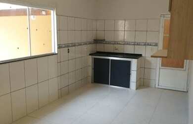 Imagem: A casa possui 3 Dormitórios, 1 Banheiro, 5 Vagas na garagem