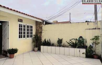 Imagem: A casa possui 2 Dormitórios, 2 Banheiros, 4 Vagas na garagem