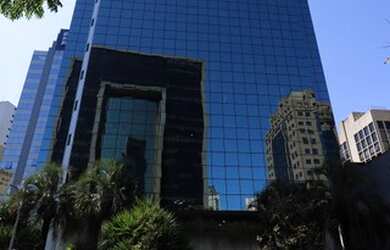 Imagem: O depósito possui 5 Vagas na garagem e 181m² de Área e está