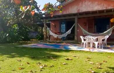 Imagem: A casa possui 3 Dormitórios, 3 Banheiros, 4 Vagas na garagem