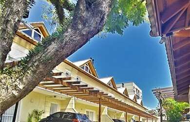 Imagem: A casa em condomínio possui 3 Dormitórios, 3 Banheiros, 2