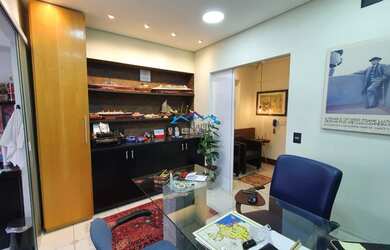 Imagem: O depósito possui 1 Vaga na garagem, 32m² de Área e está