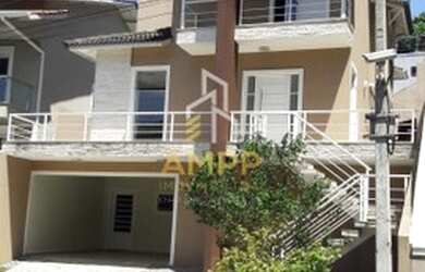 Imagem: A casa possui 4 Dormitórios, 4 Banheiros, 335m² de Área e