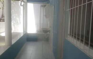 Imagem: A casa possui 2 Dormitórios, 2 Banheiros, 1 Vaga na garagem