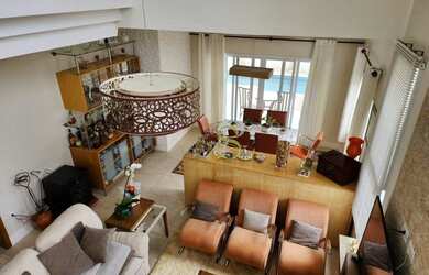 Imagem: A casa em condomínio possui 5 Dormitórios, 5 Banheiros, 4