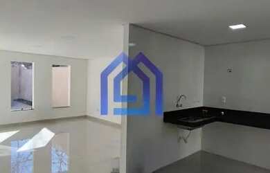 Imagem: A casa possui 3 Dormitórios, 1 Banheiro, 3 Vagas na garagem