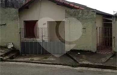 Imagem: A casa possui 1 Dormitório, 1 Banheiro, 1 Vaga na garagem