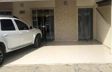 Imagem: A casa em condomínio possui 4 Dormitórios, 3 Banheiros, 2