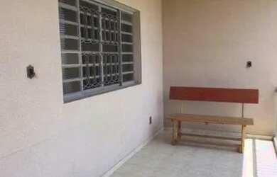 Imagem: A casa para alugar possui 2 Dormitórios, 2 Banheiros, 4 Vagas