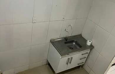 Imagem: A casa possui 1 Dormitório, 1 Banheiro, 1 Vaga na garagem e