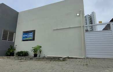 Imagem: A casa possui 5 Dormitórios, 2 Banheiros, 5 Vagas na garagem