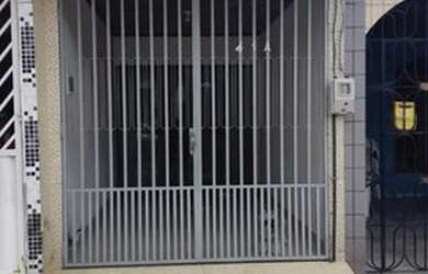 Imagem: A casa possui 3 Dormitórios, 3 Banheiros, 1 Vaga na garagem