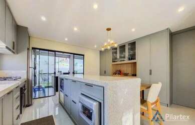 Imagem: A casa em condomínio possui 3 Dormitórios, 4 Banheiros, 4